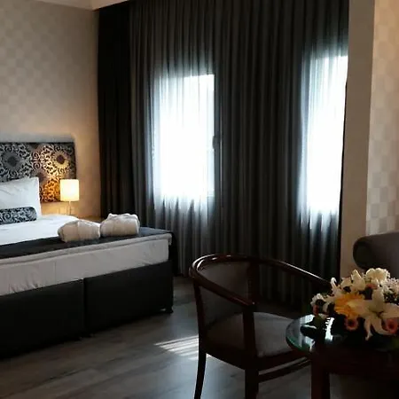 Adela Hotel 4*