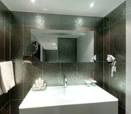 Adela Hotel 4*