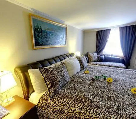 Adela Hotel