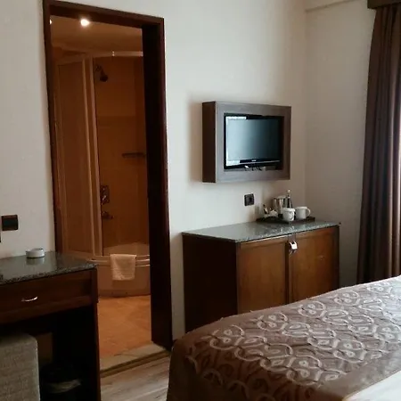 Adela Hotel 4*