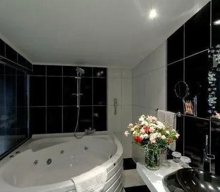 Hotel Adela 4*