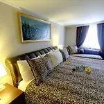 Adela Hotel